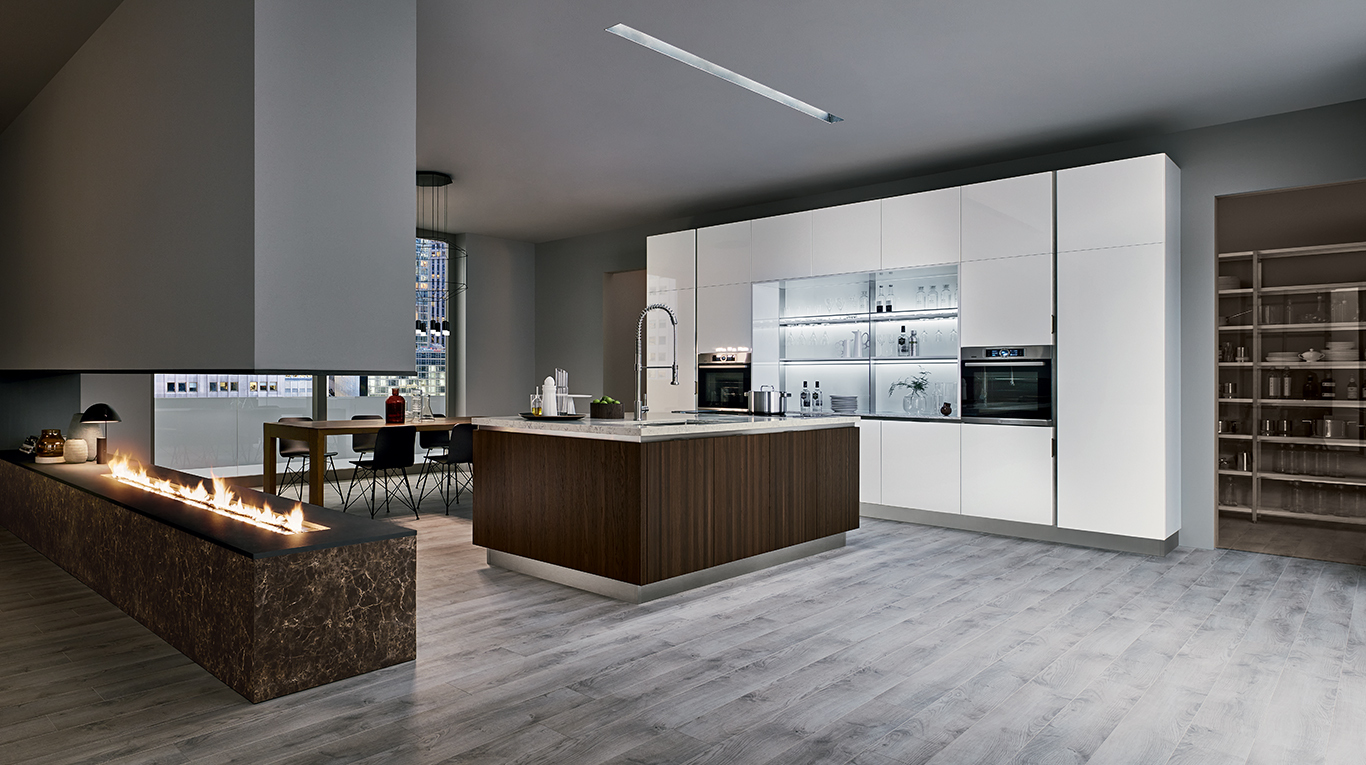 Veneta Cucine modello Extra Go bianco e rovere botte